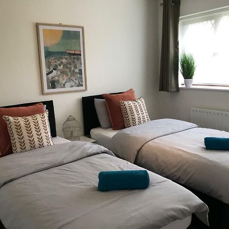 Swale Corner Villa Уелингбъро Екстериор снимка