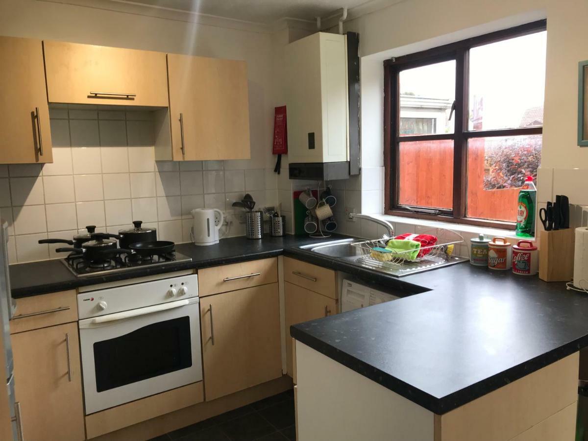 Swale Corner Villa Уелингбъро Екстериор снимка