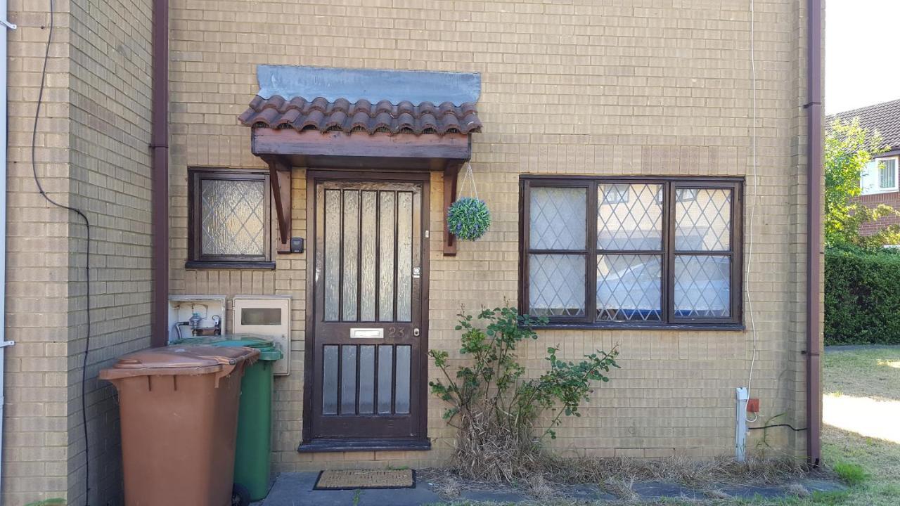 Swale Corner Villa Уелингбъро Екстериор снимка